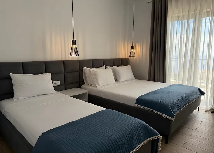 Thomas Πανσιόν Dhërmi