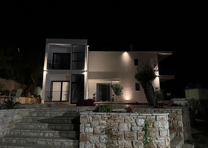 Πανσιόν Thomas Dhërmi