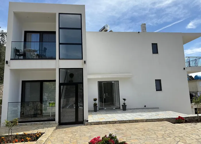 Thomas Πανσιόν *